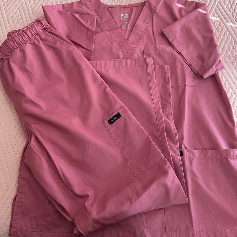 Dagacci Scrubs Top & Pants